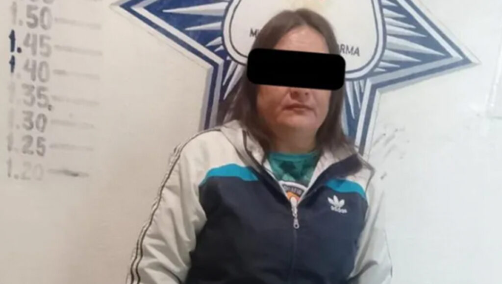 Mujer es detenida por arrastrar a un perro